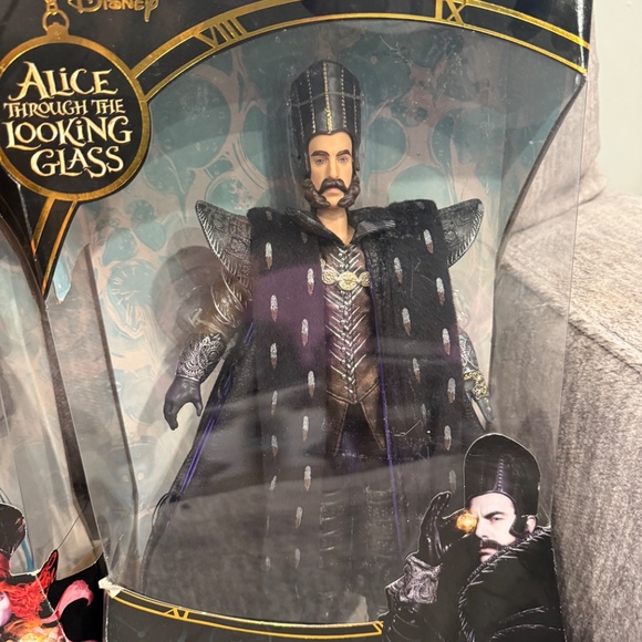 Disney Alice & Mad Hatter Dolls Set - Alice Through the Looking Glass NIB 2016 - Picture 3 of 3